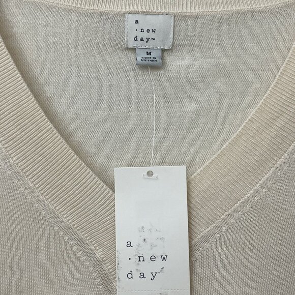 A New Day V-Neck Lightweight Pullover Cream Size Sweater Medium Knit NWT - Picture 4 of 12